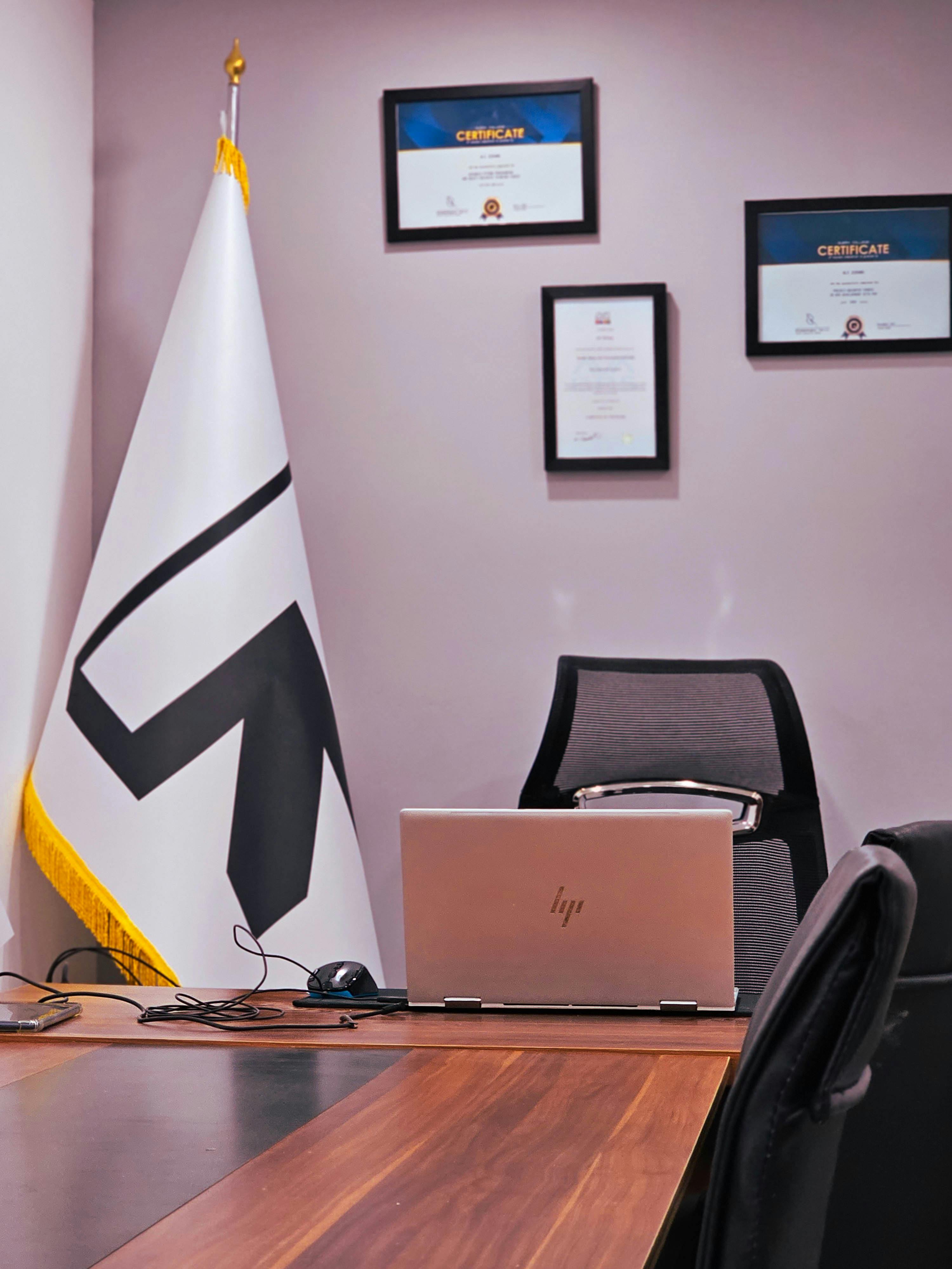 Tutor leading a live session